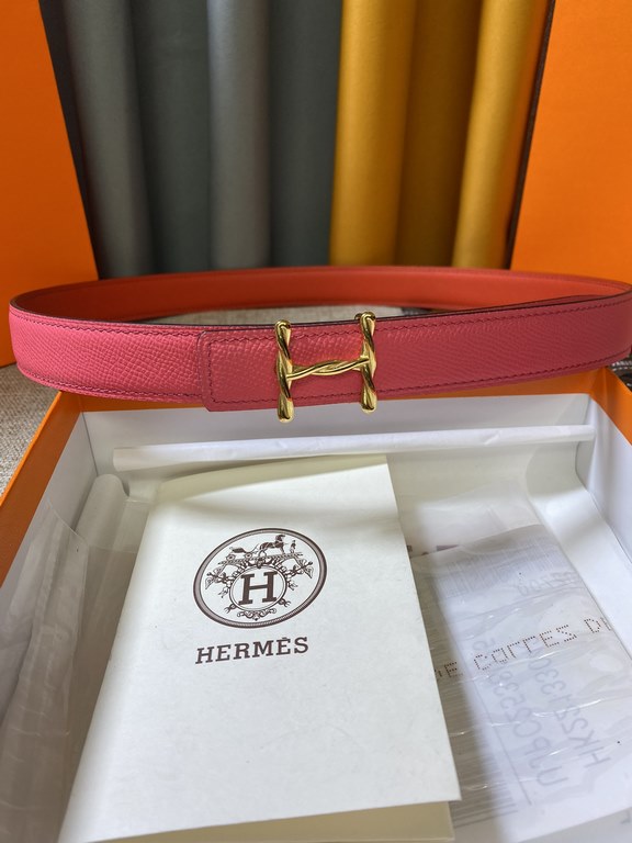 ~ Hermes new synchronized update, the original single generation purchase level, 24mm Belt body both sides of the imported original first-layer cowhide, pure steel new original buckle, the belt can be used on both sides 