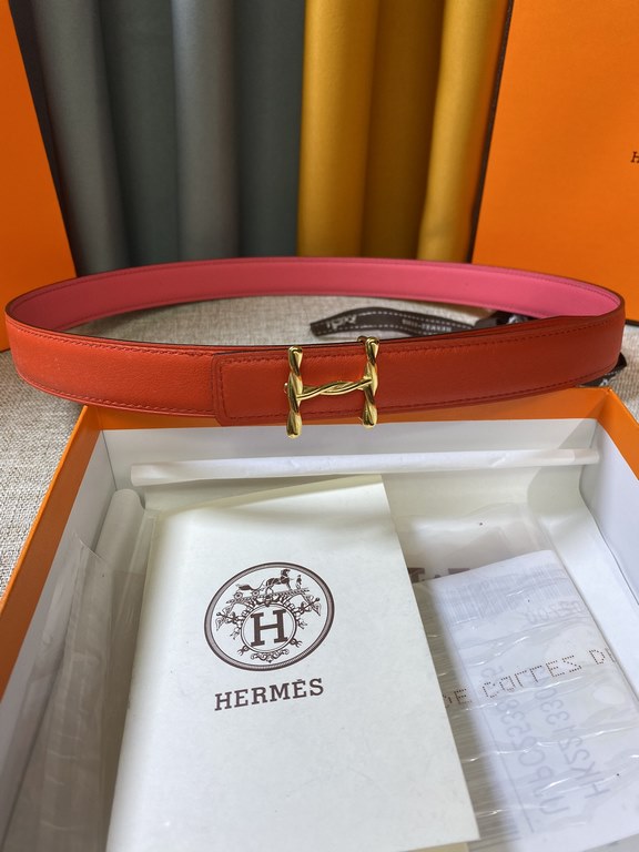 ~ Hermes new synchronized update, the original single generation purchase level, 24mm Belt body both sides of the imported original first-layer cowhide, pure steel new original buckle, the belt can be used on both sides 