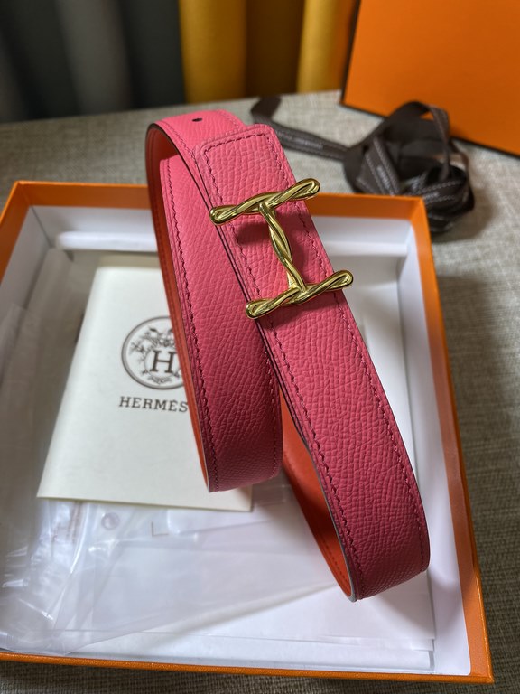 ~ Hermes new synchronized update, the original single generation purchase level, 24mm Belt body both sides of the imported original first-layer cowhide, pure steel new original buckle, the belt can be used on both sides 