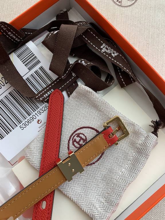 Hermès POP-H Hermès POP-H series, red color, gold brown on the reverse side, belt and enamel buckle, perfect combination, can be used as a belt and waist seal, thin belt 1.5cm, small, beautiful, better than the previous 