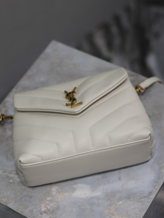 Loulou 20cm-WhiteY family classic explosive models! The most practical and versatile, imported Italian cowhide leather carefully crafted, feel great! The bag is ultra-lightweight, no sense of burden, countless stars and 