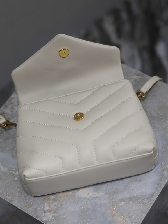 Loulou 20cm-WhiteY family classic explosive models! The most practical and versatile, imported Italian cowhide leather carefully crafted, feel great! The bag is ultra-lightweight, no sense of burden, countless stars and 