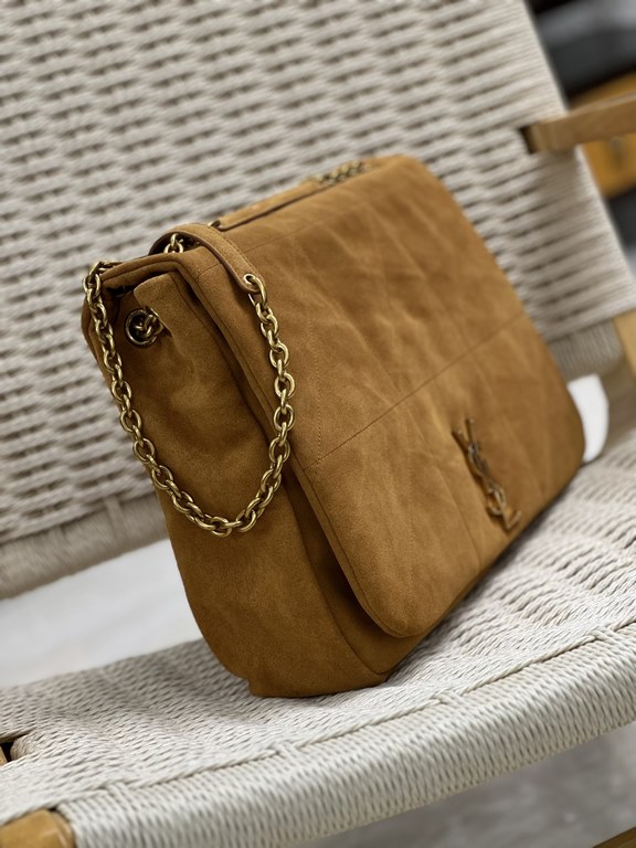 JAMIE_SuedeThe new big bag really has poked me in the heart ba, who gets it  Imported Italian suede, the entire bag type to the classic retro old version of the design, break the elements, very good-looking fashionable, 