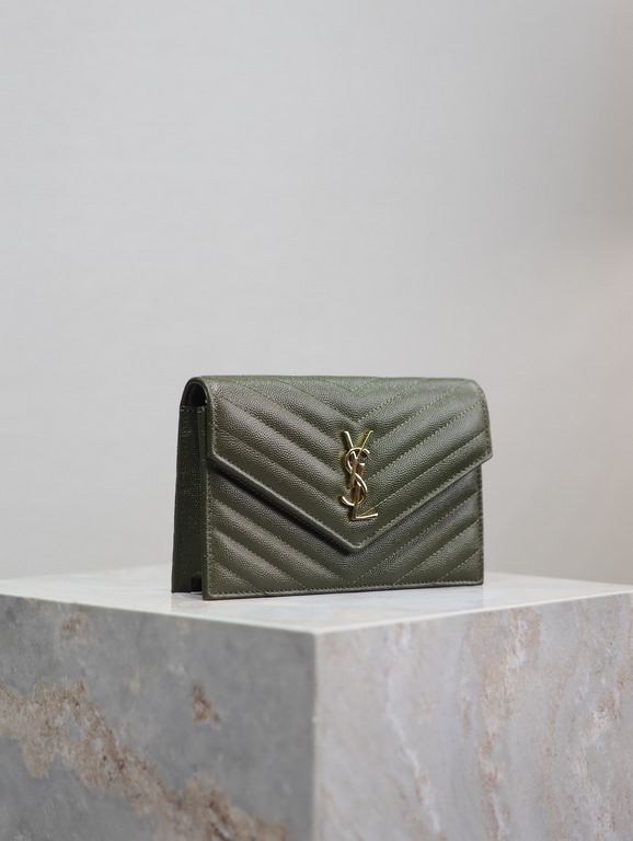 Olive Green Gold Buckle Caviar_woc small size envelope bag is coming, when it comes to envelope bag, this one from Y family must have the name! The whole bag is made of Italian cowhide leather with a three-dimensional sh