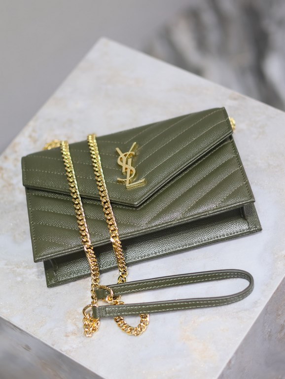 Olive Green Gold Buckle Caviar_woc small size envelope bag is coming, when it comes to envelope bag, this one from Y family must have the name! The whole bag is made of Italian cowhide leather with a three-dimensional sh