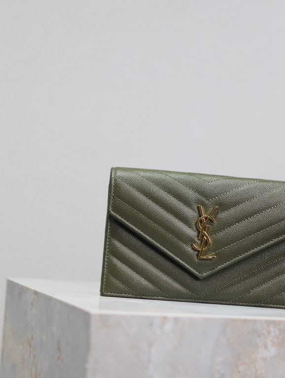 Olive Green Gold Buckle Caviar_woc small size envelope bag is coming, when it comes to envelope bag, this one from Y family must have the name! The whole bag is made of Italian cowhide leather with a three-dimensional sh