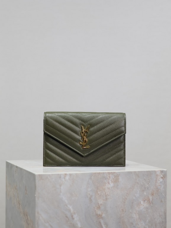 Olive Green Gold Buckle Caviar_woc small size envelope bag is coming, when it comes to envelope bag, this one from Y family must have the name! The whole bag is made of Italian cowhide leather with a three-dimensional sh