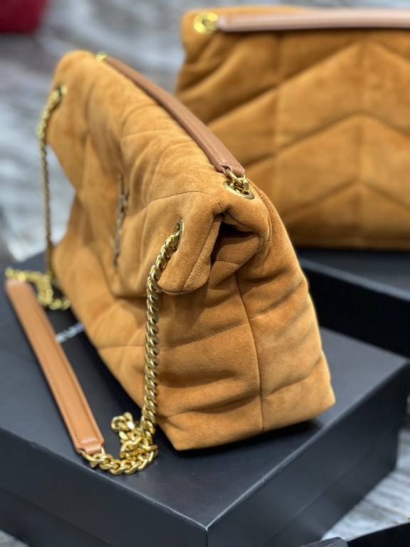 [In stock in secondsEarth Gold Buckle Frosted Model-               _ quilted lambskin bag, 100% lambskin production, soft and delicate feel, as if embracing the clouds   like feeling; classic Y family logo, chain and gro