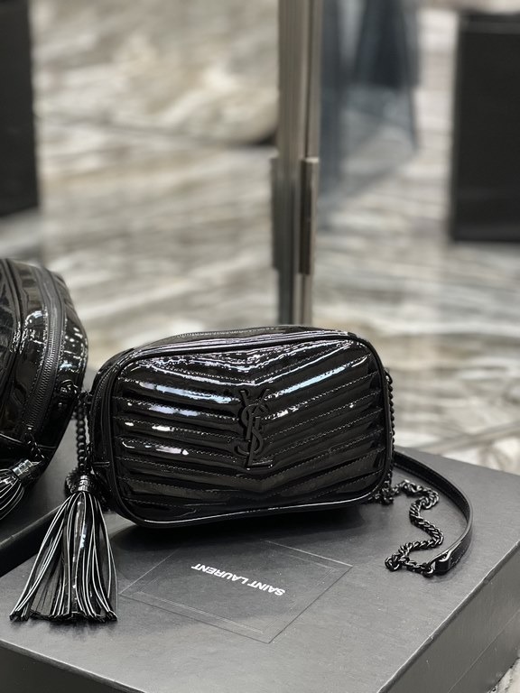 Black patent leather with black buckle_              Top imported cowhide leather camera bag, ZP open molded and typed to be exactly the same! Very delicate! With fashion tassel charm! Leather inside and outside, the bag