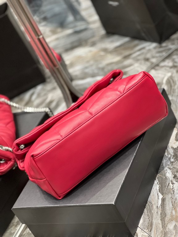 [In stock in secondsRed with silver buckle-               _ quilted lambskin bag, 100% lambskin production, soft and delicate feel, as if embracing the clouds   like feeling; classic Y family logo, chain and grommet hard