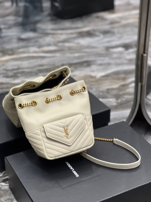 [Spot Seconds]JOE_Counter latest V-shaped quilted mini bucket bag new arrival! It is the little cutie that can be held in the palm of your hand! The whole bag is carefully sewn with original lambskin leather, which feels