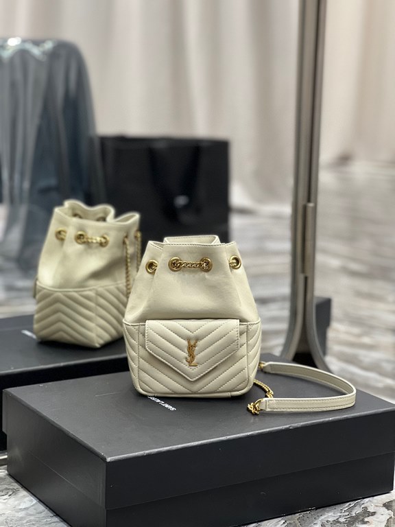 [Spot Seconds]JOE_Counter latest V-shaped quilted mini bucket bag new arrival! It is the little cutie that can be held in the palm of your hand! The whole bag is carefully sewn with original lambskin leather, which feels