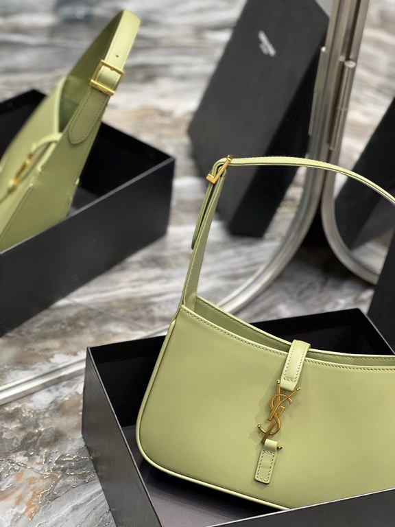 [In stock in seconds][Original Leather]   avocado green plain_SpringSummer 2022 New Underarm Bag Le5A7 BagStrongly recommend   one of this year's treasure bags! Minimalist shape   metal logo Buckle closure design Adjusta