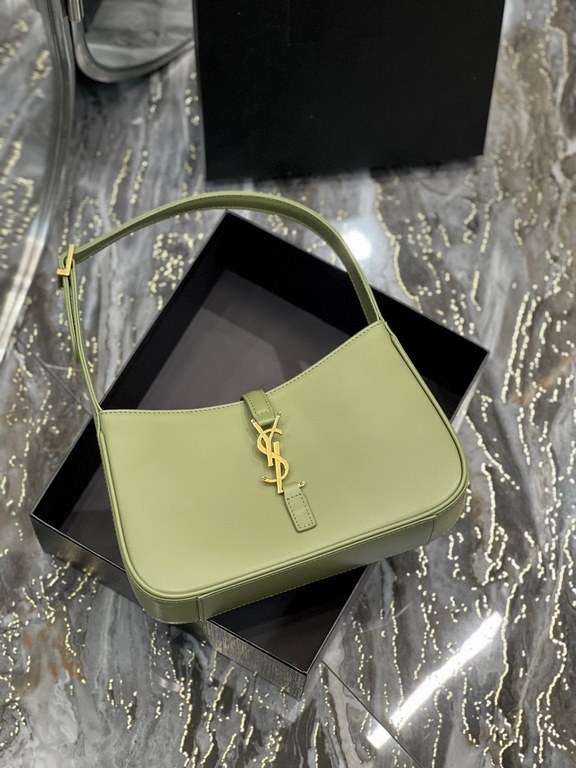 [In stock in seconds][Original Leather]   avocado green plain_SpringSummer 2022 New Underarm Bag Le5A7 BagStrongly recommend   one of this year's treasure bags! Minimalist shape   metal logo Buckle closure design Adjusta