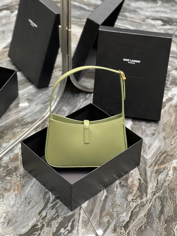 [In stock in seconds][Original Leather]   avocado green plain_SpringSummer 2022 New Underarm Bag Le5A7 BagStrongly recommend   one of this year's treasure bags! Minimalist shape   metal logo Buckle closure design Adjusta