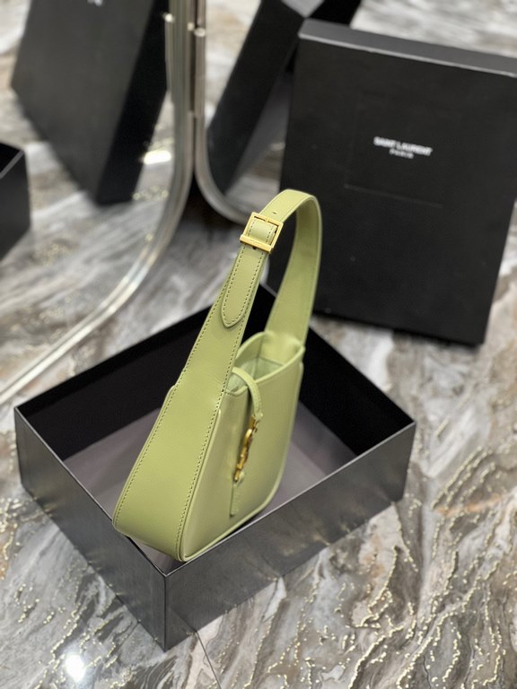 [In stock in seconds][Original Leather]   avocado green plain_SpringSummer 2022 New Underarm Bag Le5A7 BagStrongly recommend   one of this year's treasure bags! Minimalist shape   metal logo Buckle closure design Adjusta