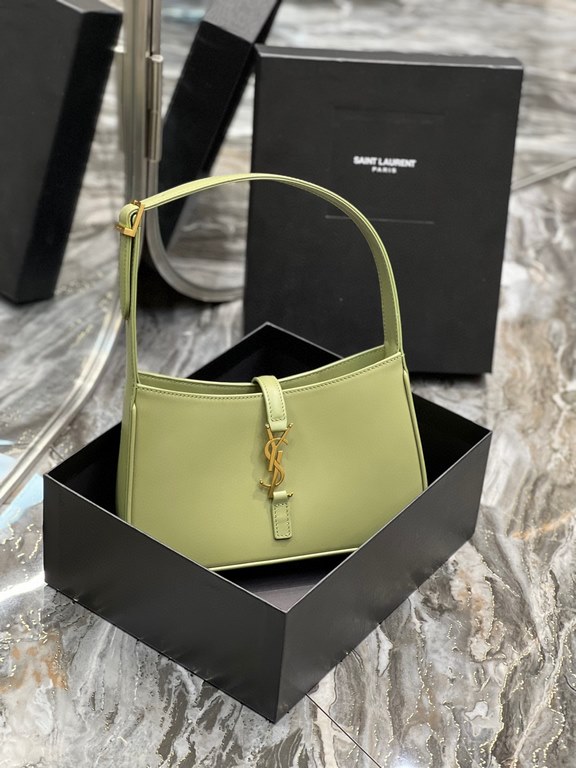 [In stock in seconds][Original Leather]   avocado green plain_SpringSummer 2022 New Underarm Bag Le5A7 BagStrongly recommend   one of this year's treasure bags! Minimalist shape   metal logo Buckle closure design Adjusta