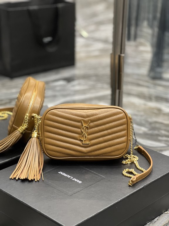 Caramel Gold Button_            Top imported cowhide leather camera bag, ZP open molded and typed to be exactly the same! Very delicate! With fashion tassel charm! Leather inside and outside, the bag has a card slot! Ver