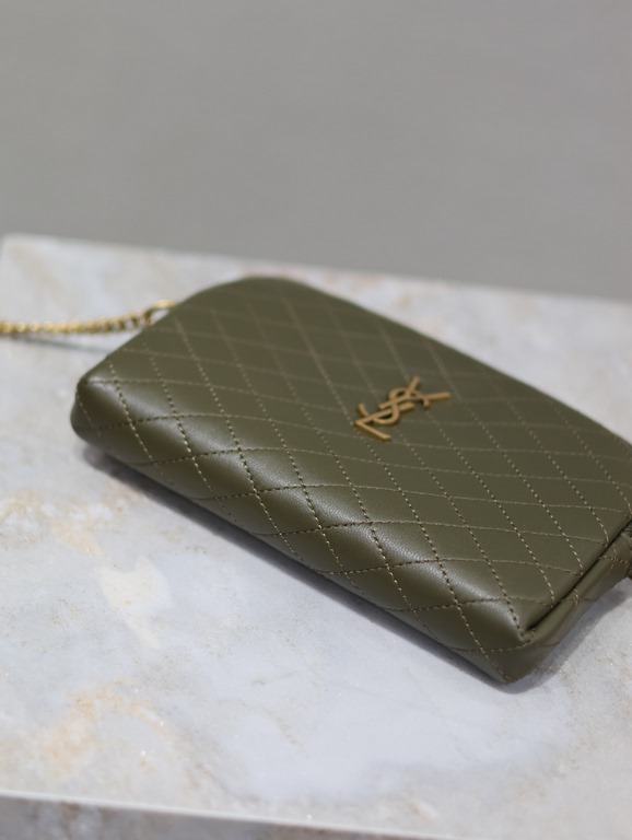 Green gold buckle sheepskin-GABY_Chain BagY this shell bag is so nice Soft and comfortable lambskin, very vintage flavor is also very texture, curved shape exquisite craftsmanship! You can put your keys, lipstick, tissue