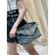 Denim with black full leather shoulder strap_The limited denim line of bags is just so seedy! Chic and casual.