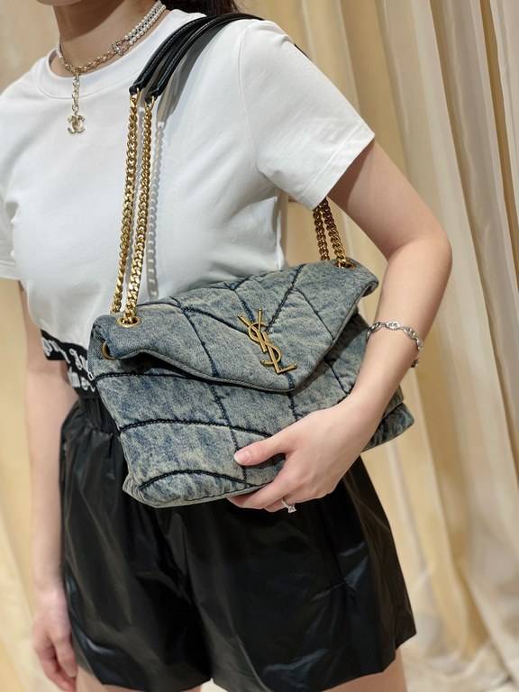 Denim with black full leather shoulder strap_The limited denim line of bags is just so seedy! Chic and casual.