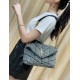 Denim with black full leather shoulder strap_The limited denim line of bags is just so seedy! Chic and casual.