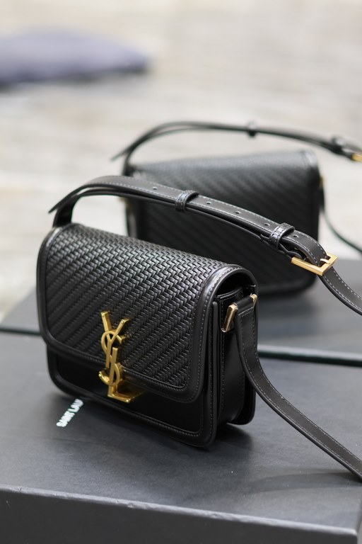 ]Black Braided with Gold Buckle_19cmMust fire models, not yet listed on the attack on the entire fashion circle, nostalgic left bank, inspired by the Paris left bank street name Rue De Solferino for the name! The bag is 