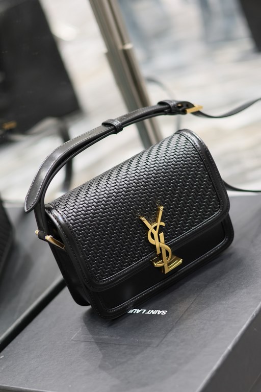 ]Black Braided with Gold Buckle_19cmMust fire models, not yet listed on the attack on the entire fashion circle, nostalgic left bank, inspired by the Paris left bank street name Rue De Solferino for the name! The bag is 