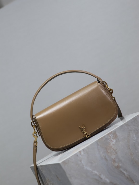 VOLTAIRE_Crossbody BagThe name comes from Voltaire, the French writer and philosopher who advocated freedom and liberty during the 18th century Age of Enlightenment. The entire bag is made of top quality luxury box calf 