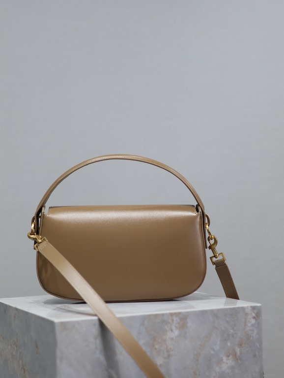 VOLTAIRE_Crossbody BagThe name comes from Voltaire, the French writer and philosopher who advocated freedom and liberty during the 18th century Age of Enlightenment. The entire bag is made of top quality luxury box calf 