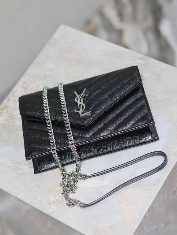 Black Silver Buckle Caviar_woc small size envelope bag is coming, when it comes to envelope bag, this one from Y family must have the name! The whole bag is made of Italian cowhide leather, with a three-dimensional shape