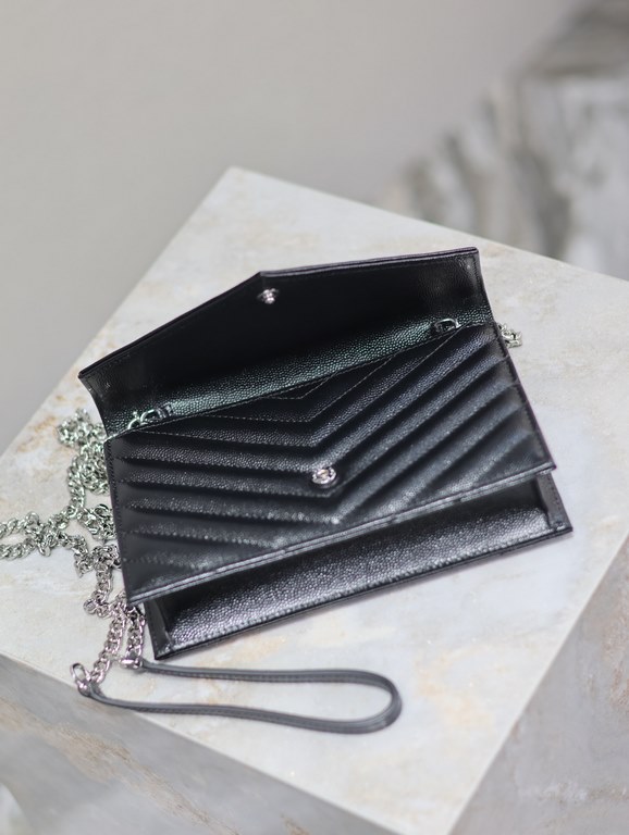 Black Silver Buckle Caviar_woc small size envelope bag is coming, when it comes to envelope bag, this one from Y family must have the name! The whole bag is made of Italian cowhide leather, with a three-dimensional shape