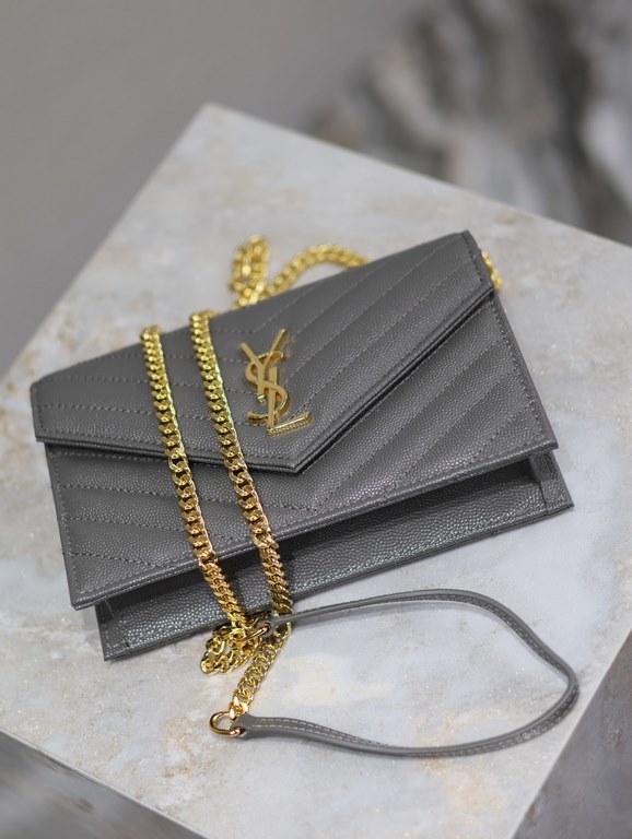 Gray Gold Button Caviar_woc small size envelope bag is coming, when it comes to envelope bag, this one from Y family must have the name! The whole bag is made of Italian cowhide leather, with a three-dimensional shape an