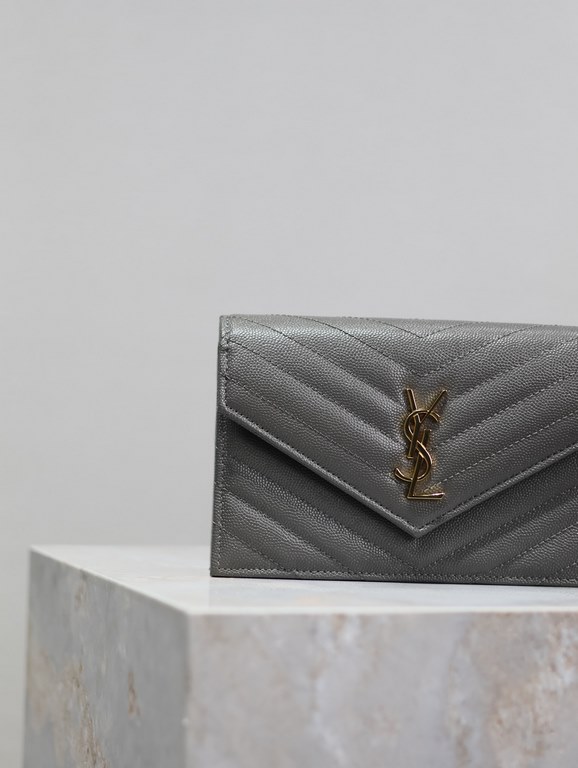 Gray Gold Button Caviar_woc small size envelope bag is coming, when it comes to envelope bag, this one from Y family must have the name! The whole bag is made of Italian cowhide leather, with a three-dimensional shape an