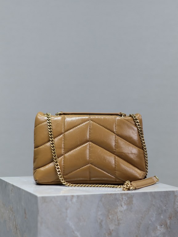 Earthy gold buckle oiled waxed leather - double chainLoulou Puffer mini_mini size double chain bag is here! The whole bag is made of imported oil waxed leather with Y's diagonal stripe quilting process, has a soft textur