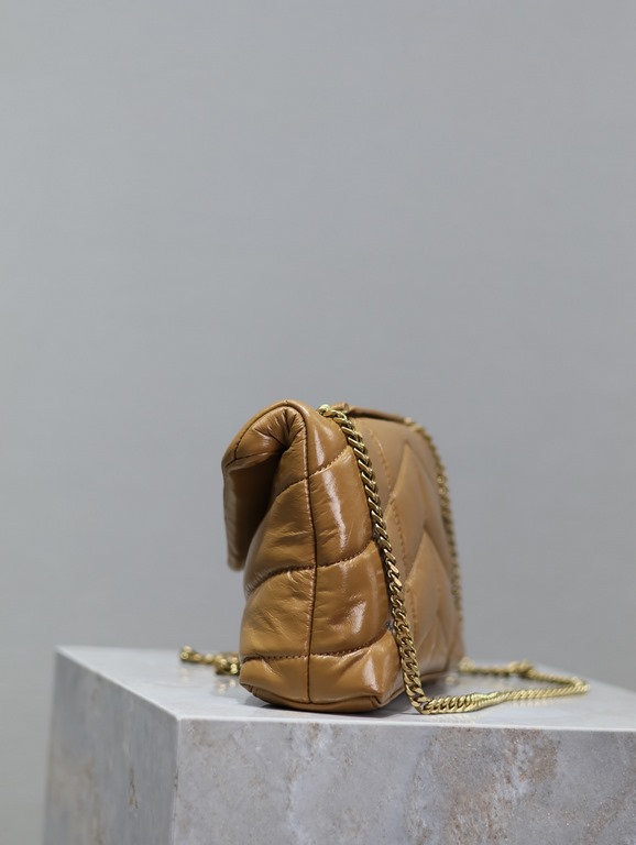 Earthy gold buckle oiled waxed leather - double chainLoulou Puffer mini_mini size double chain bag is here! The whole bag is made of imported oil waxed leather with Y's diagonal stripe quilting process, has a soft textur