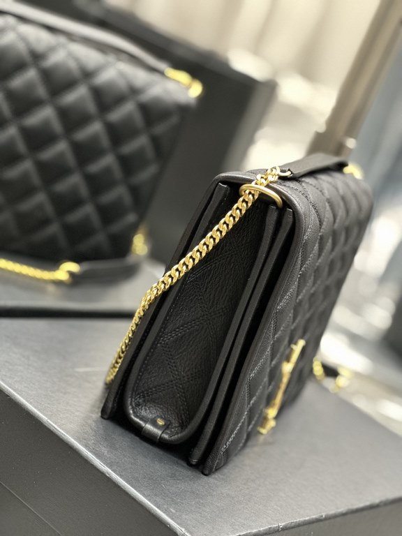 Becky_26cm Black#Becky quilted lambskin chain bag.This bag is one of the most beautiful pieces in the Love at First Sight collection! The diamond-shaped quilted pattern gives off a diamond-like luster! The gold Y logo st