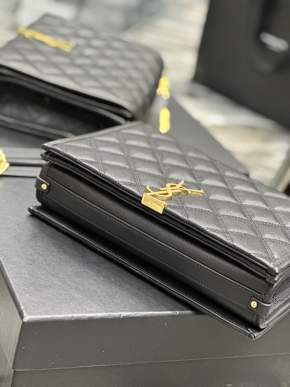 Becky_26cm Black#Becky quilted lambskin chain bag.This bag is one of the most beautiful pieces in the Love at First Sight collection! The diamond-shaped quilted pattern gives off a diamond-like luster! The gold Y logo st