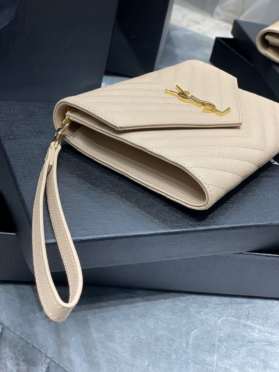 [In-stock seconds]        _ Caviar Clutch with Removable Wrist Strap, Wearable Caviar Pattern. 100% imported calf leather, grosgrain lining, flat pocket inside the bag! A must-have item for going out! Very, very versatil