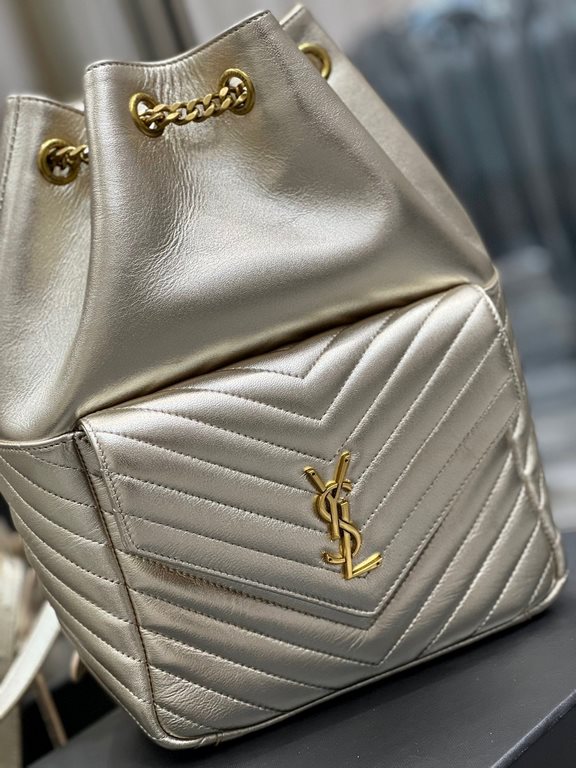 [In Stock Seconds]   _ duffel bag champagne color  The classic monogrammed logo with metal hardware, the V-shaped stitching on the front pocket, the leather chain shoulder strap and the texture of the lambskin leather ar