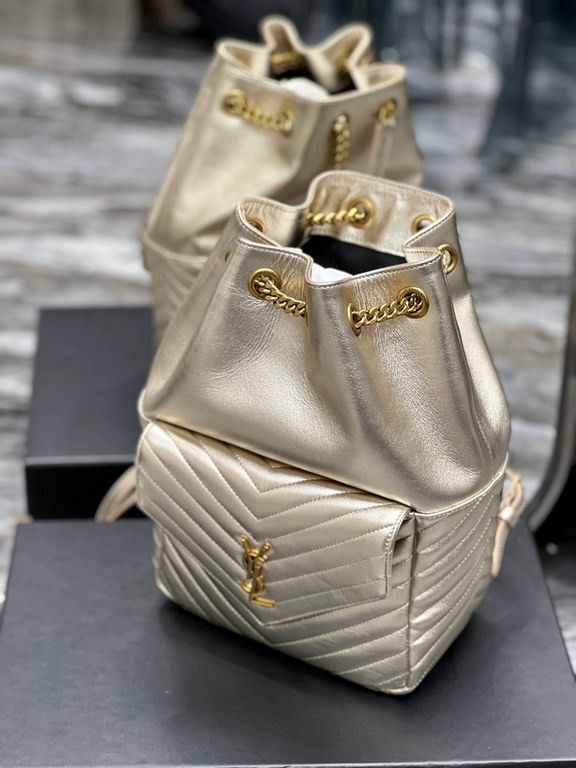 [In Stock Seconds]   _ duffel bag champagne color  The classic monogrammed logo with metal hardware, the V-shaped stitching on the front pocket, the leather chain shoulder strap and the texture of the lambskin leather ar