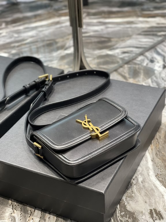 ]Black Gold Buckle_19cmMust fire models, not yet listed on the attack on the entire fashion circle, nostalgic left bank, inspired by the Paris left bank street name Rue De Solferino for the name! The bag is made of origi