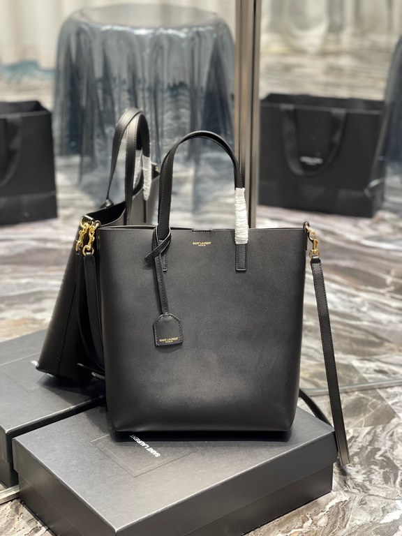 [In stock in seconds]                  _Simple and understated solid color shopping bag with metal logo charm, the overall bag is very lightweight. Can be shouldercrossbodytote, super practical style, any style of clothe