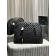 [Original]New ES GIANT Quilted Leather Travel BagDesigned with the spirit of travel in mind, the bag is designed with its oversized, curved and casual shape, with double-length handles and detachable holster padlock, and