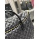 [Original]New ES GIANT Quilted Leather Travel BagDesigned with the spirit of travel in mind, the bag is designed with its oversized, curved and casual shape, with double-length handles and detachable holster padlock, and