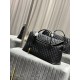 [Original]New ES GIANT Quilted Leather Travel BagDesigned with the spirit of travel in mind, the bag is designed with its oversized, curved and casual shape, with double-length handles and detachable holster padlock, and