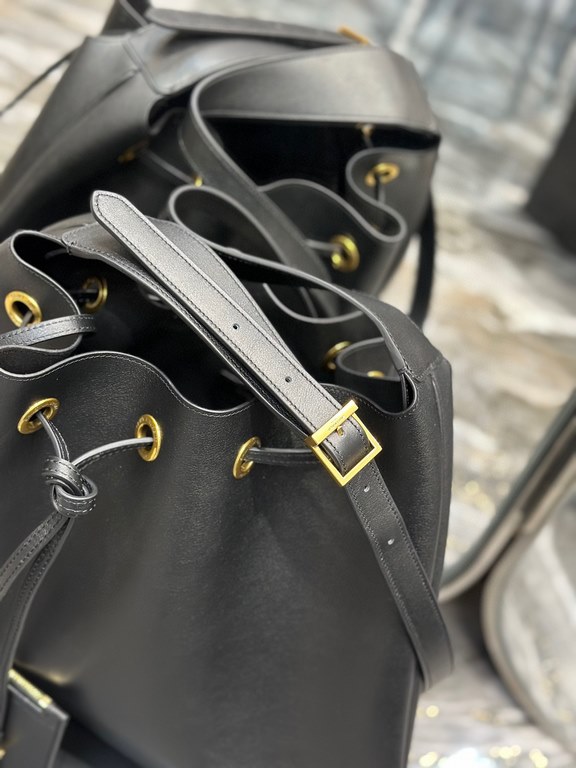 [In-stock]Flat Hobo bag_Y's Full Leather Drawstring BagShoulder Bag All leather design of this simple bag has a more sophisticated sense of fashionable special ~ drawstring very  , the first look on the second was plante