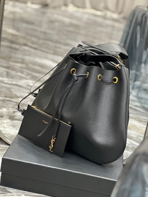 [In-stock]Flat Hobo bag_Y's Full Leather Drawstring BagShoulder Bag All leather design of this simple bag has a more sophisticated sense of fashionable special ~ drawstring very  , the first look on the second was plante