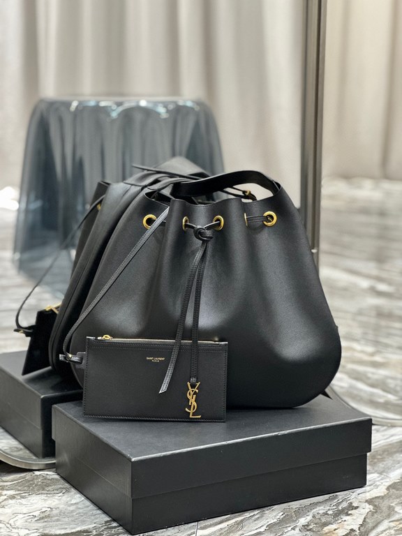 [In-stock]Flat Hobo bag_Y's Full Leather Drawstring BagShoulder Bag All leather design of this simple bag has a more sophisticated sense of fashionable special ~ drawstring very  , the first look on the second was plante