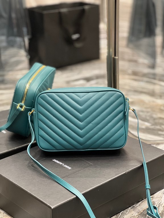 [In Stock Seconds]    Camera Bag_ Turquoise Green Gold BuckleTop imported Italian cowhide camera bag, Hong Kong purchased zp open molding and typing, to do exactly the same! Very delicate! Adjustable shoulder strap with 